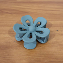 Flower Shaped Hair Claw Clip – 1 Pc