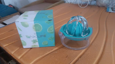 Manual Orange Lemon Citrus Juicer Squeezer Press Pourer with Lid Plastic 1 Pc